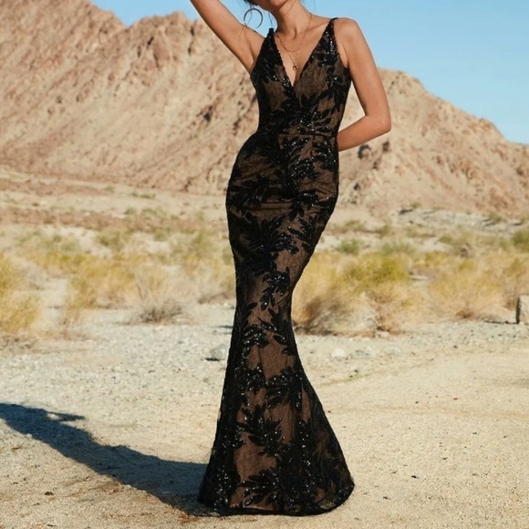 Dress The Population Sharon Lace Sequin Floral Mermaid Maxi Gown Black Small - Picture 2 of 14